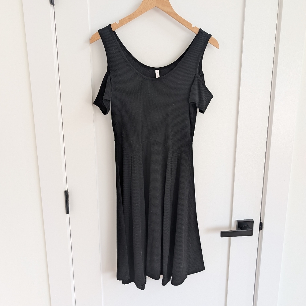✨4 for 12 Xhilaration Small Black Dress